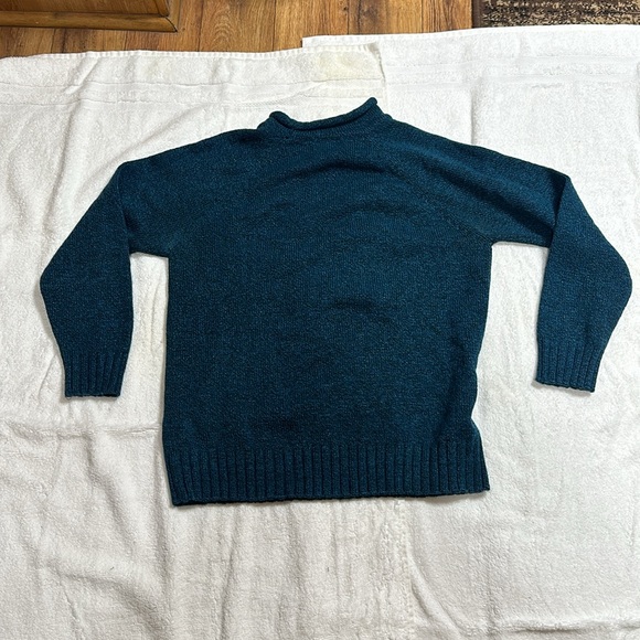Basic Editions Sweater - Picture 6 of 6